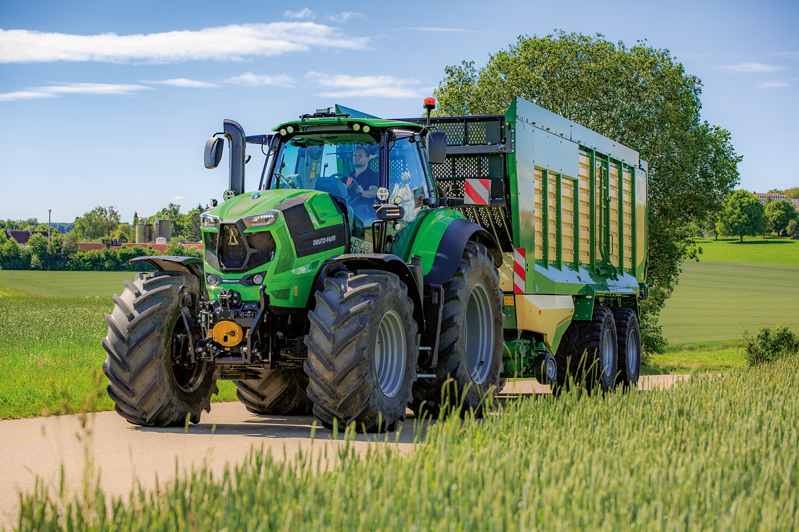 MRG Canada Distributeur de tracteurs DEUTZFAHR Serie 7